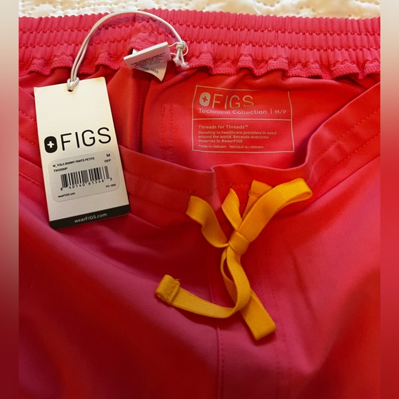 FIGS scrub set (hot coral) - Picture 3 of 6